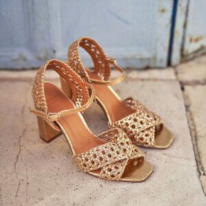 Sézane Alix High Sandals in smooth gold, size 39 ~ NWOT!